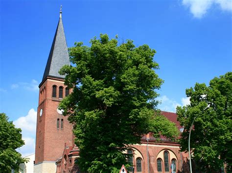Schlosswechsel für die Kirche in Altglienicke